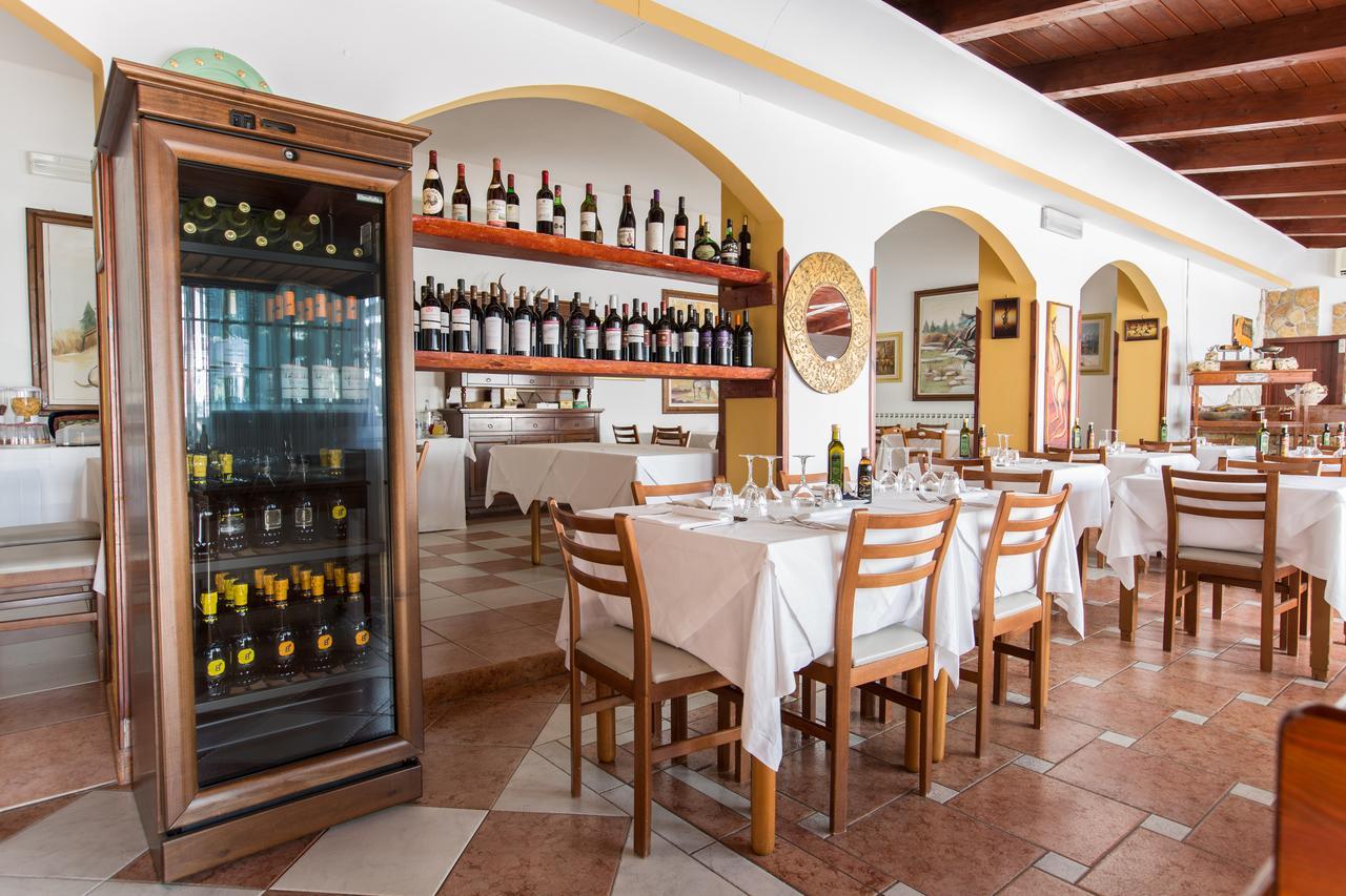 Albergo Labotte Βιέστε Εξωτερικό φωτογραφία